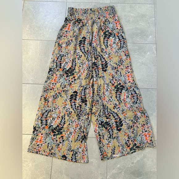 NWOT Multicolor Abstract Print Shirred
High Waist Wide Leg Pants - Picture 4 of 7